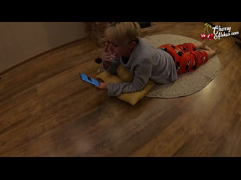 ❤️ Bláznivá blondýnka kouří obrovské péro a poskakuje na něm - anální sex ❤ Anal video u nás ❌️❤
