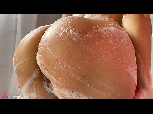 ❤️ Bruneta masturbuje kundu vibrátorem až k intenzivnímu orgasmu ve sprše ❤ Anal video u nás ❌️❤