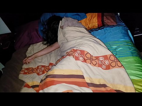 ❤️ Nevlastní syn buzeruje svou mladou nevlastní matku, zatímco ona spí. ❤ Anal video u nás ❌️❤